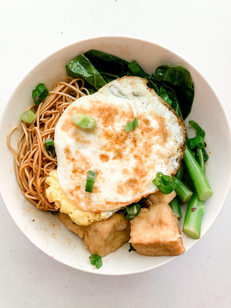 spicy chinese egg noodles