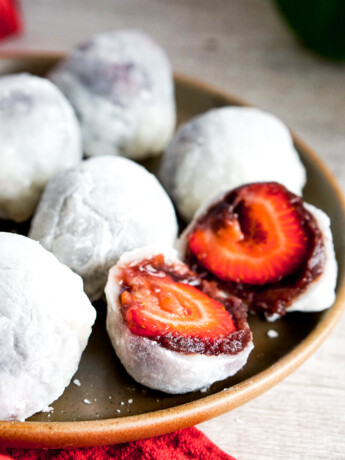 strawberry mochi daifuku